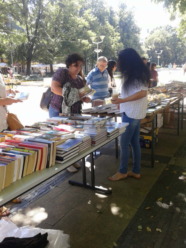 Фестивал на книгата започна в Перник