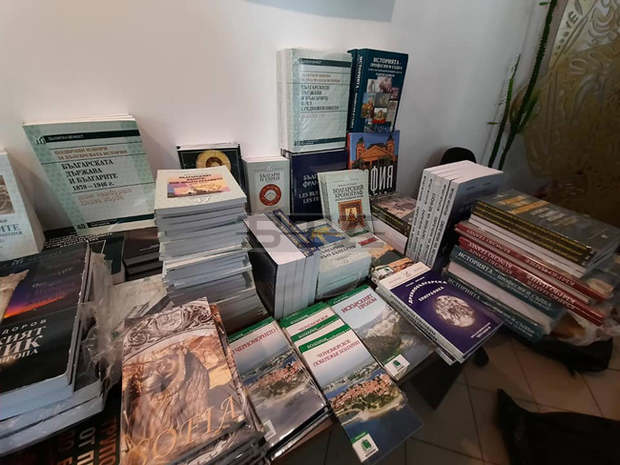 Издателство дари над 500 тома литература за благотворителния фестивал на книгата в Перник