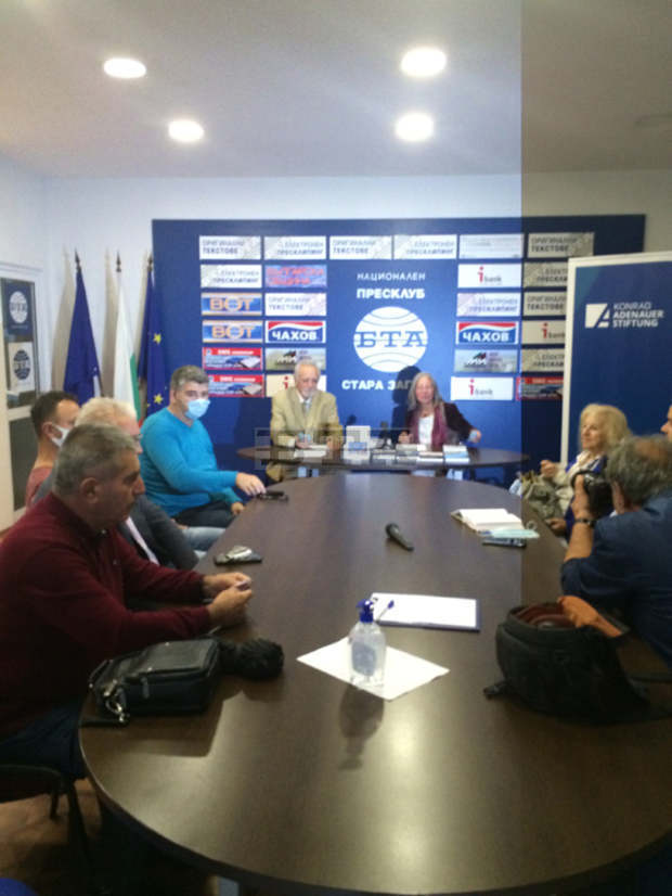 Фондация "Конрад Аденауер" представя книгата на Стоян Райчевски "България по трудния път на демокрация 1989-1997" в Стара Загора