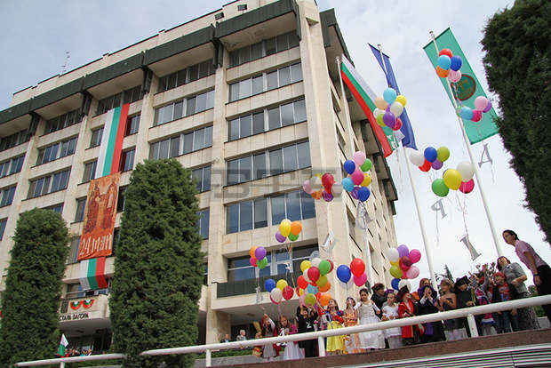 Община Стара Загора обявява ученически конкурс на тема "Поздрав за 24 май" Община Стара Загора обявява ученически конкурс на тема "Поздрав за 24 май"