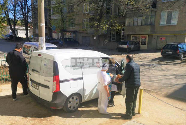 Потребителите на Домашния социален патронаж в Исперих получиха козунаци