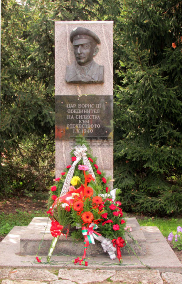 Силистренци днес поднасят венци и цветя пред паметници и паметни знаци за осемдесет годишнината на Крайовския договор