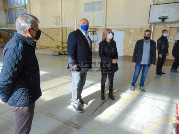 Нашето желание е спортът да продължи, каза в Шумен министър Красен Кралев