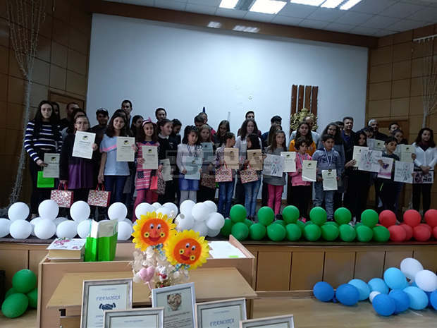 Ученици от кубратски училища получиха приза "Ученик за пример"