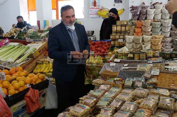 Който има резервация за море през юли и август, да не бърза да я отменя, каза в Пловдив главният държавенздравен инспектор доц. д-р Ангел Кунчев Който има резервация за море през юли и август, да не бърза да я отменя, каза в Пловдив главният държавенздравен инспектор доц. д-р Ангел Кунчев