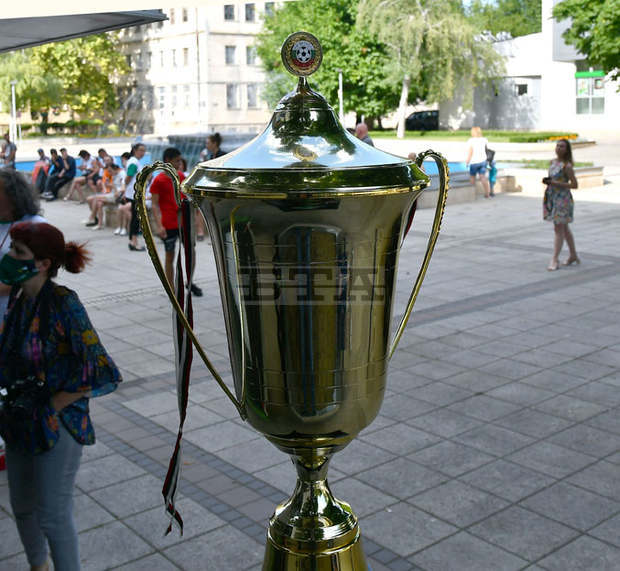 С фолклорни танци и деветата купа на "Лудогорец" започна инициативата "Танцувай с нас" в Разград