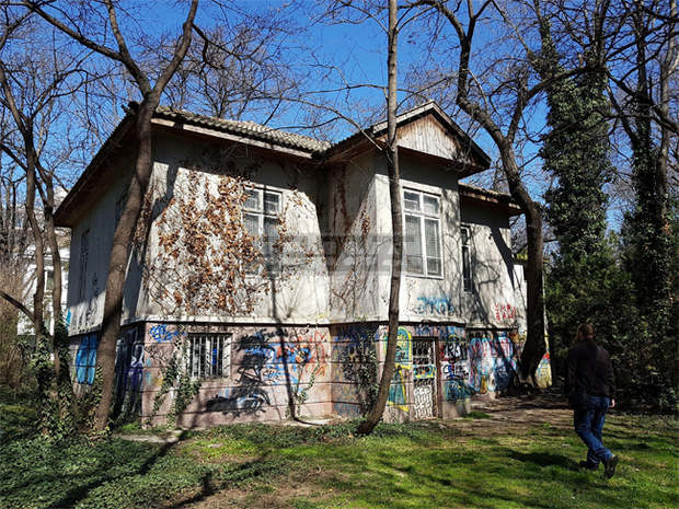 Започна обследване на къщата на Антон Новак в Морската градина