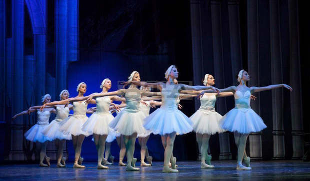 Русенската опера представя балетния спектакъл "Лебедово езеро"