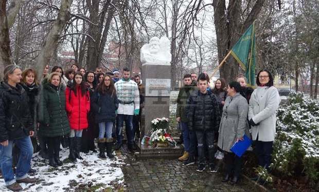 В община Левски почетоха годишнината от рождението на Христо Ботев