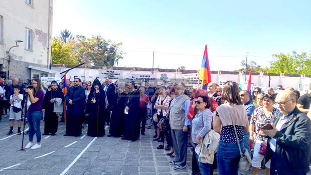 Арменската общност в България поиска оставката на Епархийския съвет на Арменската църква у нас Арменската общност в България поиска оставката на Епархийския съвет на Арменската църква у нас
