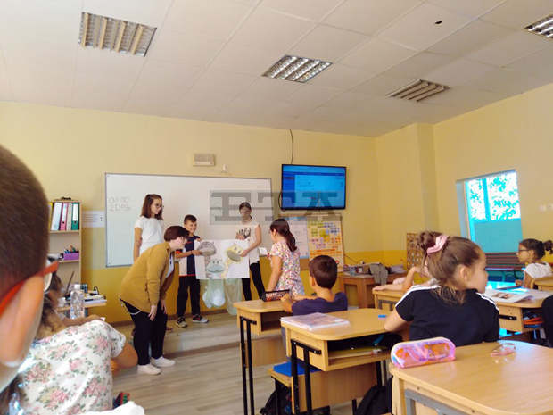 Доброволци от Младежкия червен кръст в Търговище влизат в часове по екологична култура