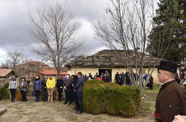 С гражданско поклонение бе почетена паметта на Васил Левски по повод 147 години от залавянето му