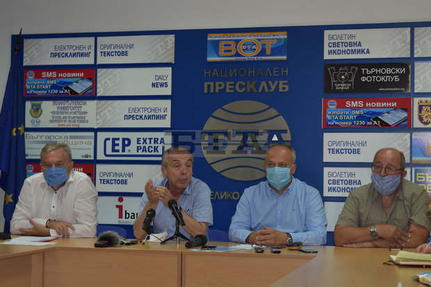 PCR тестовете трябва да бъдат прилагани само за хора, които са болни, според доц. Атанас Мангъров