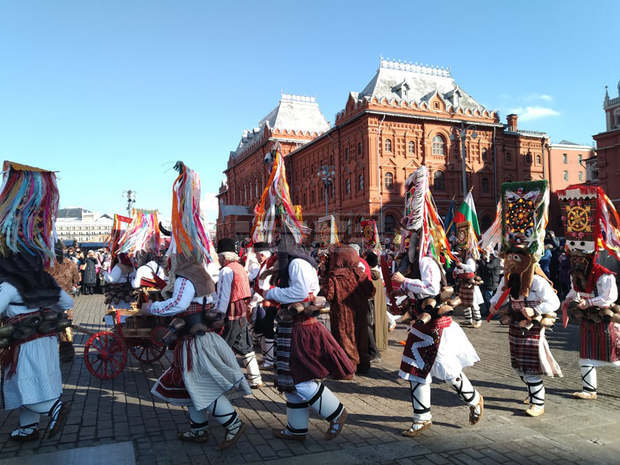 "Московска Масленица"с български кукери в центъра на Москва "Московска Масленица"с български кукери в центъра на Москва