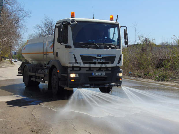 Ежедневно се мият улици в Шумен Ежедневно се мият улици в Шумен