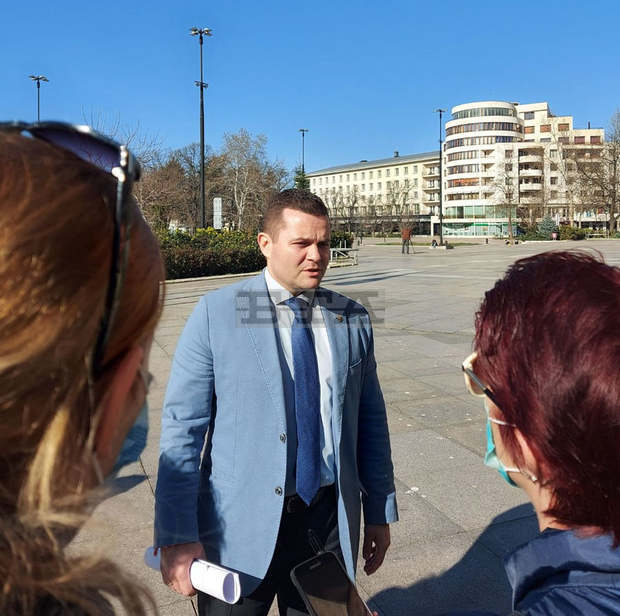 Шивашки фирми в Русе са откликнали на апела на общината да произведат предпазни маски Шивашки фирми в Русе са откликнали на апела на общината да произведат предпазни маски