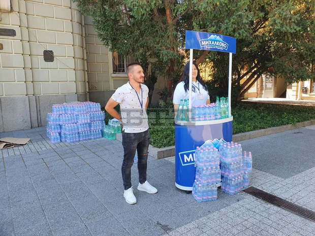 Община Пловдив осигурява безплатна минерална вода за гражданите в най-горещия ден