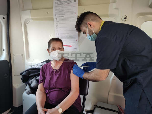 Мобилен ваксинационен кабинет започна работа в Сливен