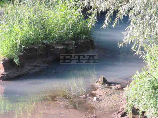 Екоинспекцията глоби русенска фирма за изтичане на оцветени води в Русенски Лом