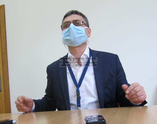 Лабораторията при Медицинския университет в Плевен за COVID-19 е преминала на трисменен режим на работа