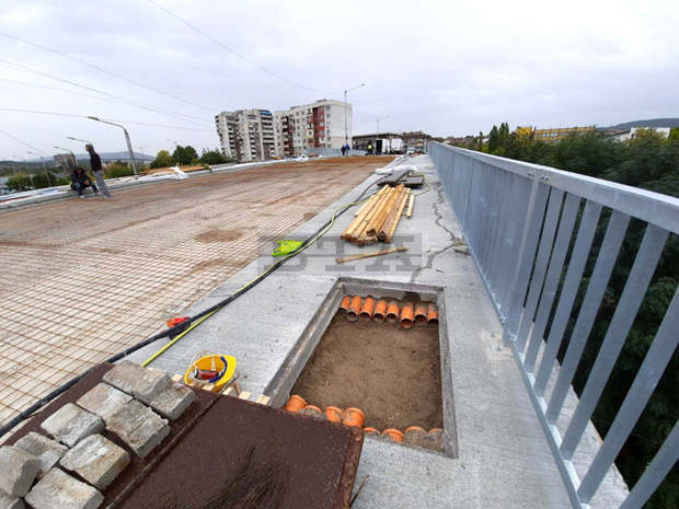 До средата на ноември приключват строително-монтажните работи по надлез "Иван Вазов" в Перник