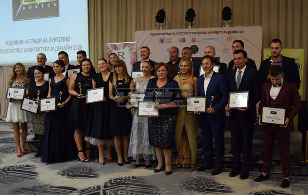 Кметът на Ловеч е получила награда за социалното жилище в кв. "Гозница"