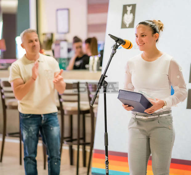 В навечерието на Празника на Плевен отличиха младежи, допринесли с успехите си за развитието на града В навечерието на Празника на Плевен отличиха младежи, допринесли с успехите си за развитието на града