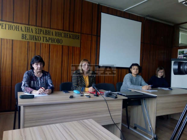 След абитуриентските балове във Велико Търново 16 ученици, 6 учители и трима придружители са заразени с COVID-19 към момента След абитуриентските балове във Велико Търново 16 ученици, 6 учители и трима придружители са заразени с COVID-19 към момента