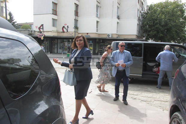 Корнелия Нинова: "Същественият въпрос днес пред България е социално-икономически план за преодоляване на кризата"