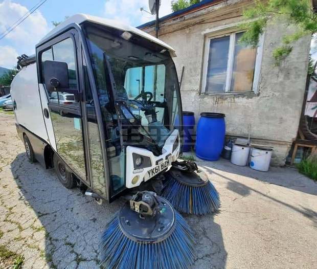 Със съвременна многофункционална машина ще се почистват улиците в Перник