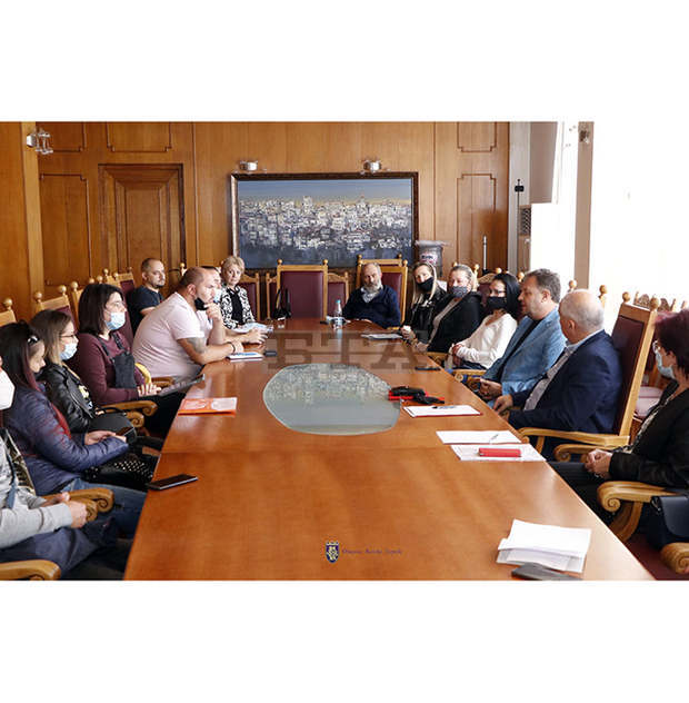 Сформиран е първият випуск в изнесения образователен център на УТХ-Пловдив във Велико Търново