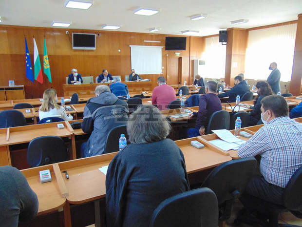 Готовност за работа заявиха отговарящите за зимното поддържане и почистване в община Шумен