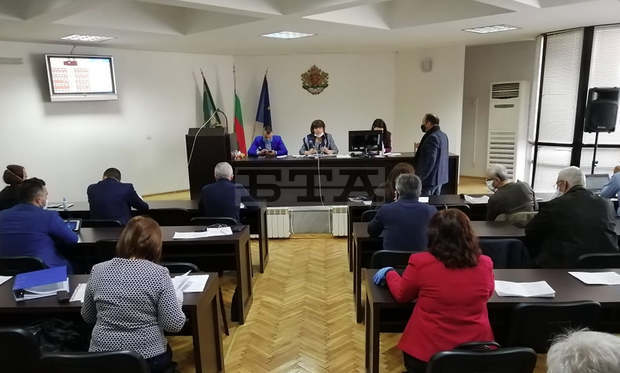 Силистренските общински съветници даряват месечните си възнаграждения за февруари за Многопрофилната болница за активно лечение в Силистра Силистренските общински съветници даряват месечните си възнаграждения за февруари за Многопрофилната болница за активно лечение в Силистра