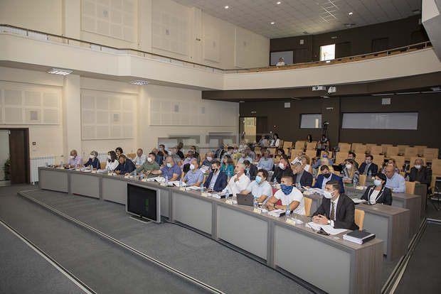 Заплатите на селските кметове и кметски наместници в община Стара Загора се повишават с 26 на сто, реши общинският съвет днес