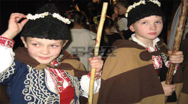 Пет пернишки момичета са лауреати на Световния онлайн шампионат по фолклор