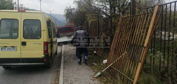 Възстановяват огражденията при главен път I-6 в района на Перник