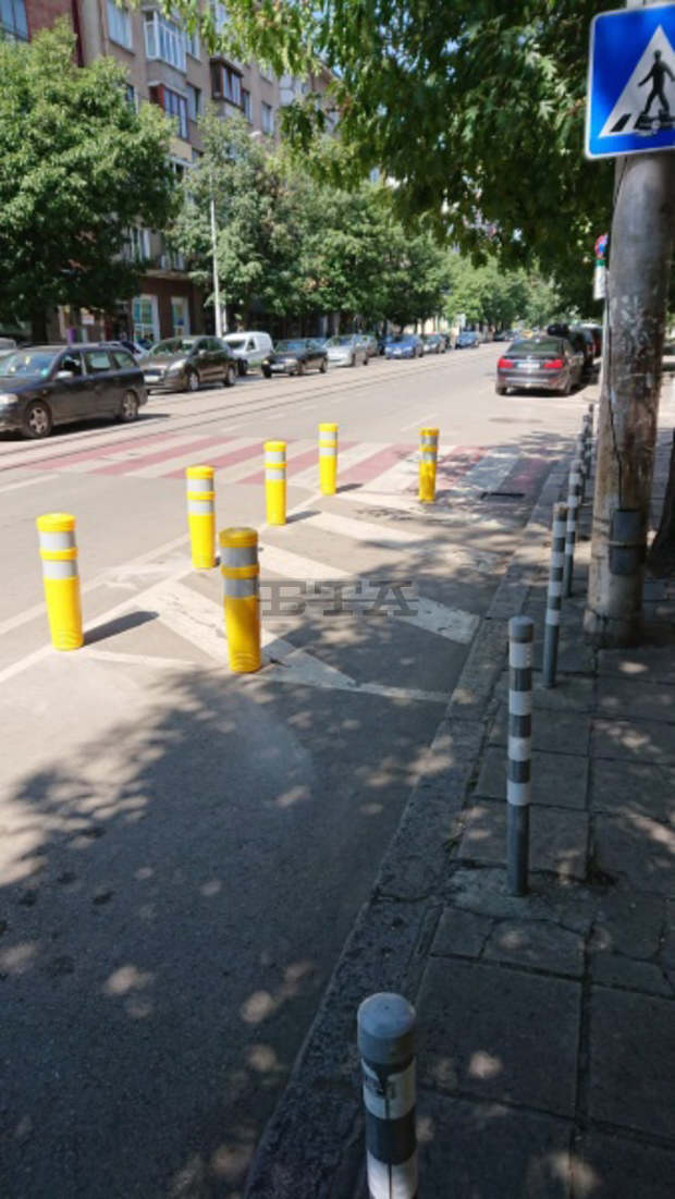 Започна монтажът на физически ограничители в зоните преди пешеходните пътеки по основни булеварди в столицата