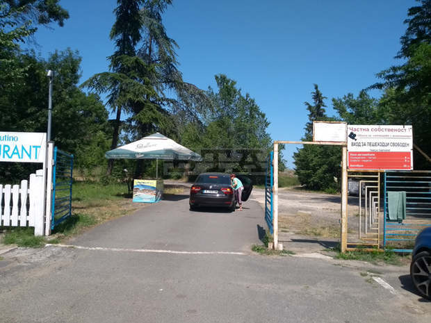 Окръжна прокуратура в Бургас разпореди на кмета на Приморско да премахне бариерата за плажа "Аркутино" Окръжна прокуратура в Бургас разпореди на кмета на Приморско да премахне бариерата за плажа "Аркутино"