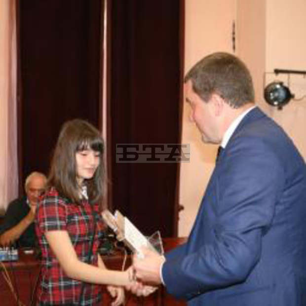 В Перник са наградени 30 творби на млади художници