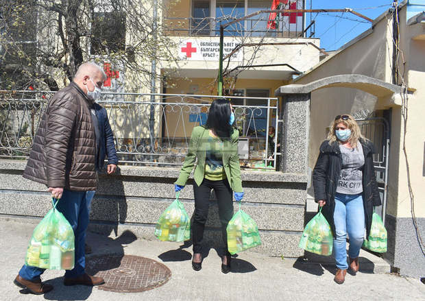 Предоставят пакети с хранителни продукти на нуждаещи се семейства в община Разград Предоставят пакети с хранителни продукти на нуждаещи се семейства в община Разград