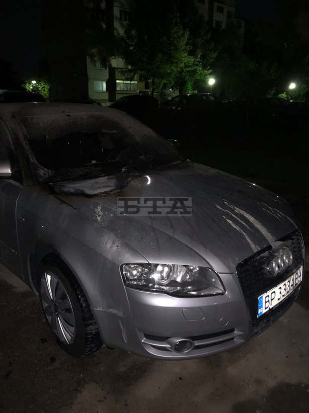 Разследват за евентуален палеж на автомобила на кмета на община Козлодуй Разследват за евентуален палеж на автомобила на кмета на община Козлодуй