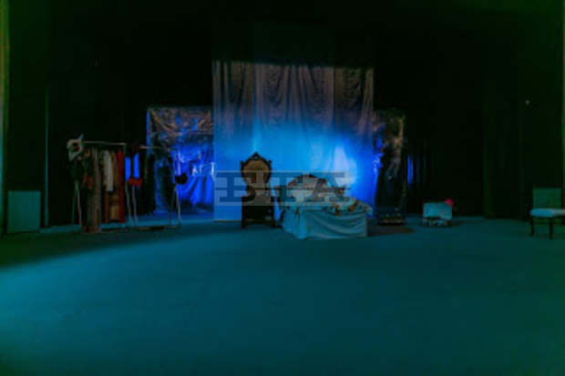 Тази вечер драматичният театър в Монтана представя нова постановка