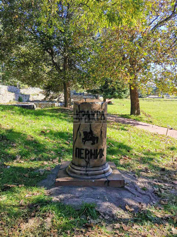 Полицай дари своя скулптура на Перник