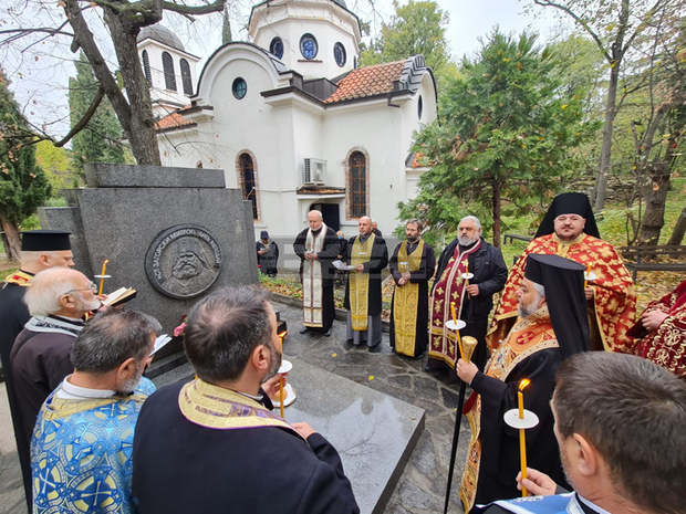 Старозагорският митрополит Киприан отслужи панахида на гроба на първия старозагорски владика - митрополит Методий по повод 99 години от кончината му