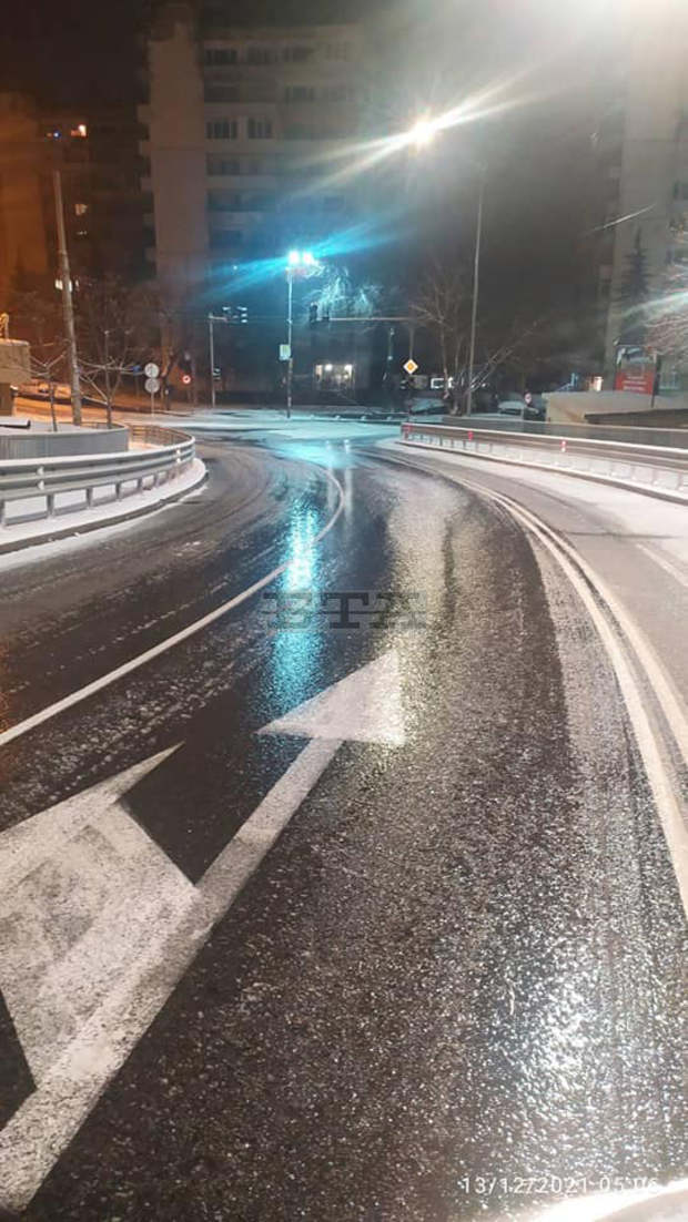 В Пернишка област 23 машини чистят републиканската пътна мрежа