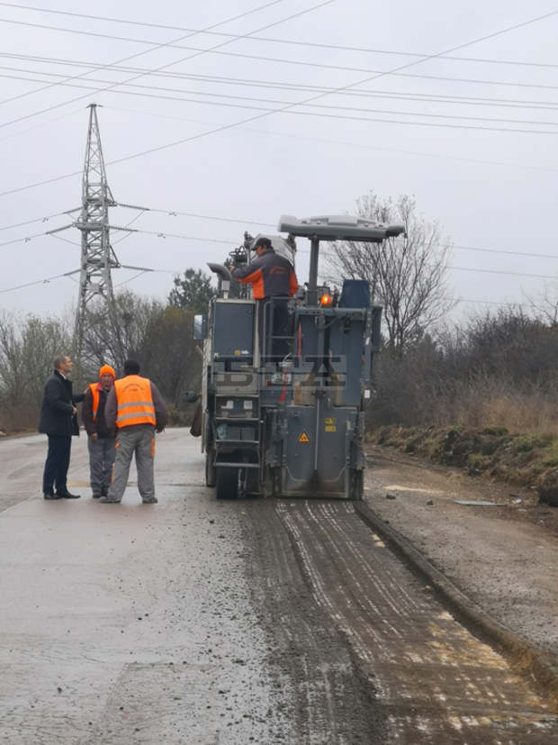 Започна изграждането на път, свързващ стъкларските заводи край Търговище с републикански път Започна изграждането на път, свързващ стъкларските заводи край Търговище с републикански път