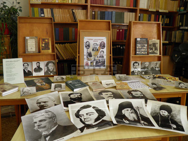 "Иконостас на първите" е сред най-подробните издания за будителите в пернишката библиотека