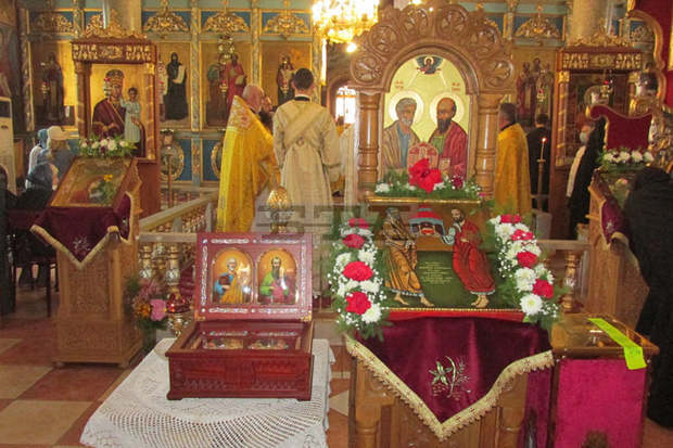Празника на катедралния храм "Св. Св. Апостоли Петър и Павел" отбелязват силистренци днес Празника на катедралния храм "Св. Св. Апостоли Петър и Павел" отбелязват силистренци днес