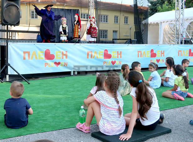 В Плевен акцент във феста "Шарено петле" бе моспектакълът на актрисата Десислава Минчева