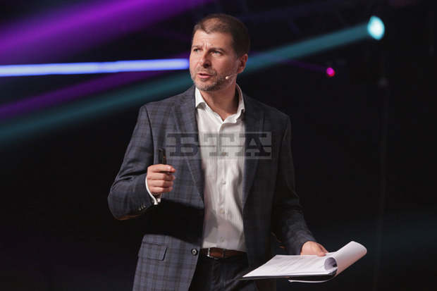 Целта на Webit е да подобри живота на хората и да ги подготви за огромните промени в близко бъдеще, казаизпълнителният председател на фондацията д-р Пламен Русев Целта на Webit е да подобри живота на хората и да ги подготви за огромните промени в близко бъдеще, казаизпълнителният председател на фондацията д-р Пламен Русев